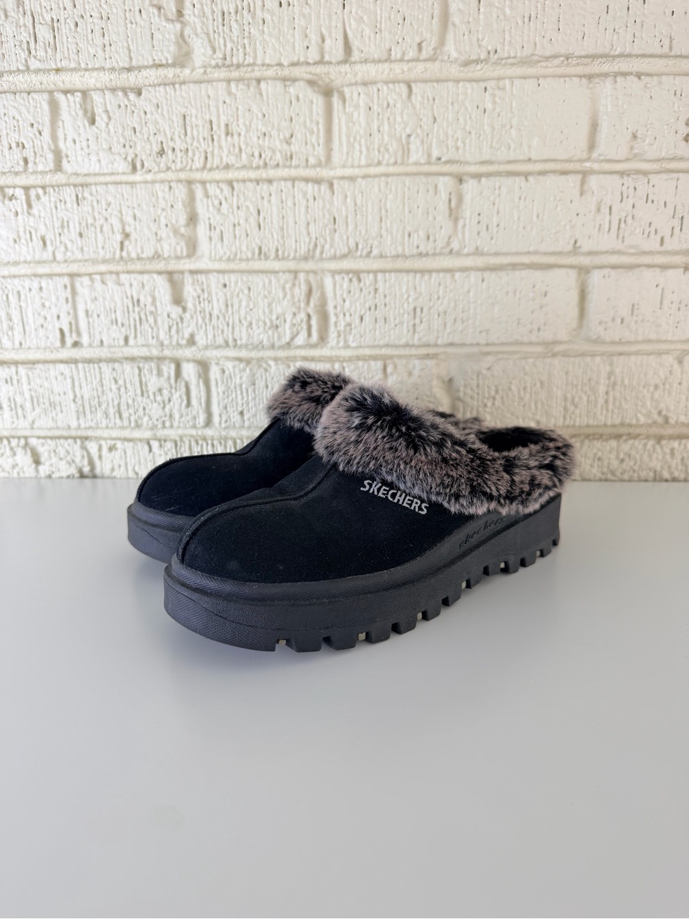 Skechers Black Faux-Fur Cleated Slip-On Clog size 9 women